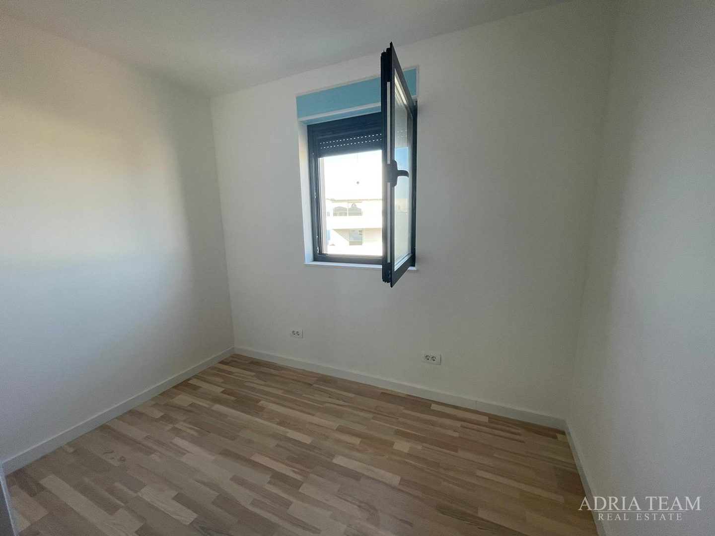 APARTMENT IN NEW CONSTRUCTION, 50 m FROM THE SEA! EXCELLENT POSITION - POVLJANA, PAG
