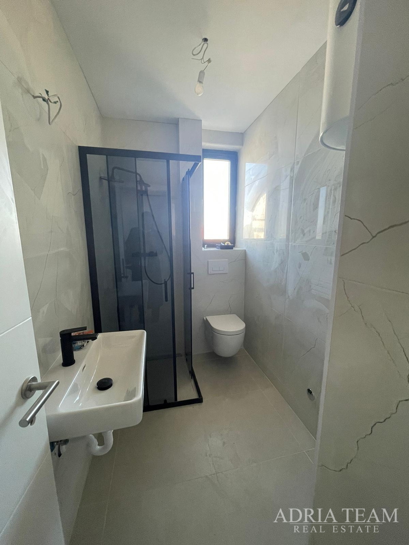 APARTMENT IN NEW CONSTRUCTION, 50 m FROM THE SEA! EXCELLENT POSITION - POVLJANA, PAG