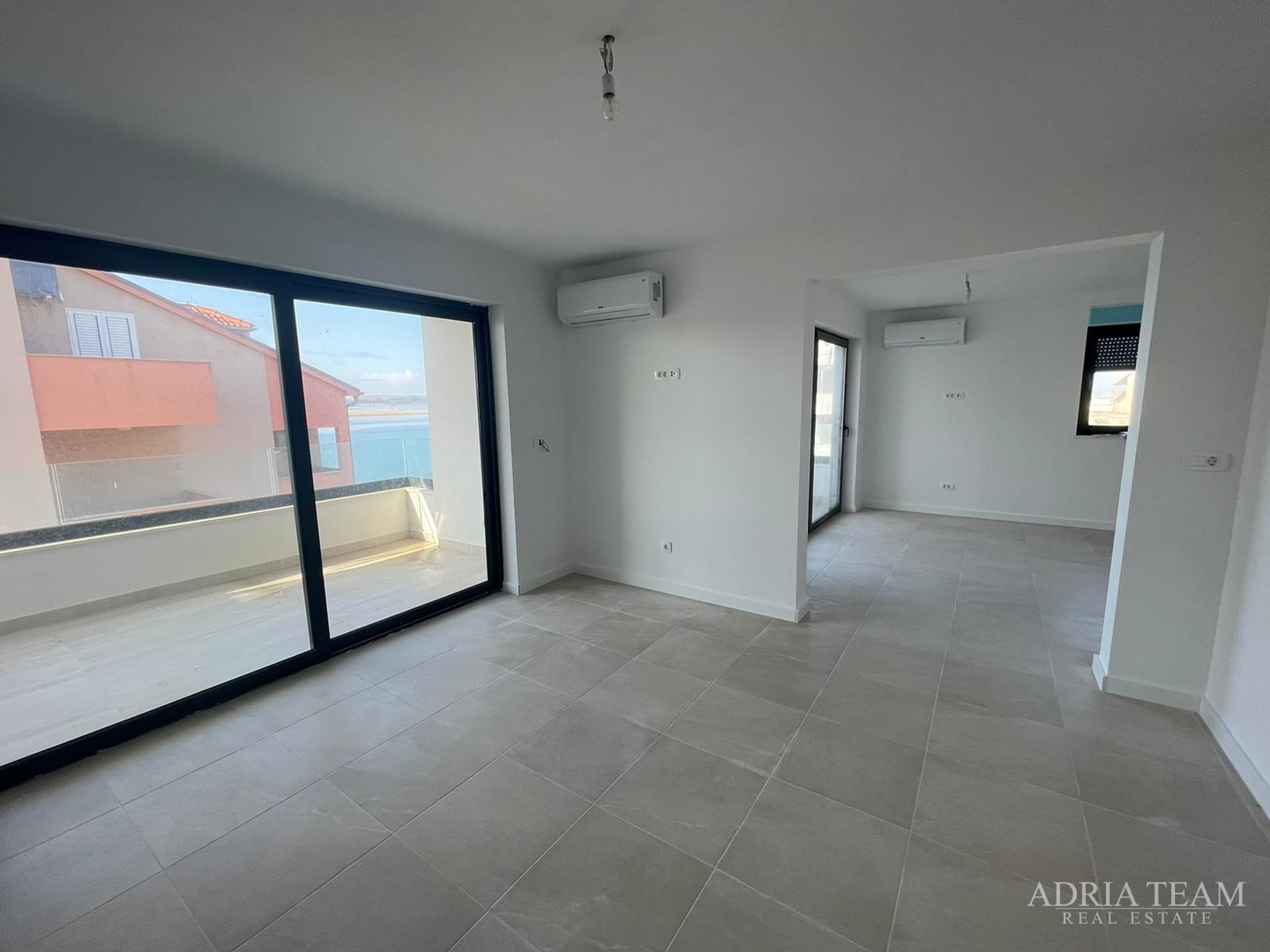 APARTMENT IN NEW CONSTRUCTION, 50 m FROM THE SEA! EXCELLENT POSITION - POVLJANA, PAG
