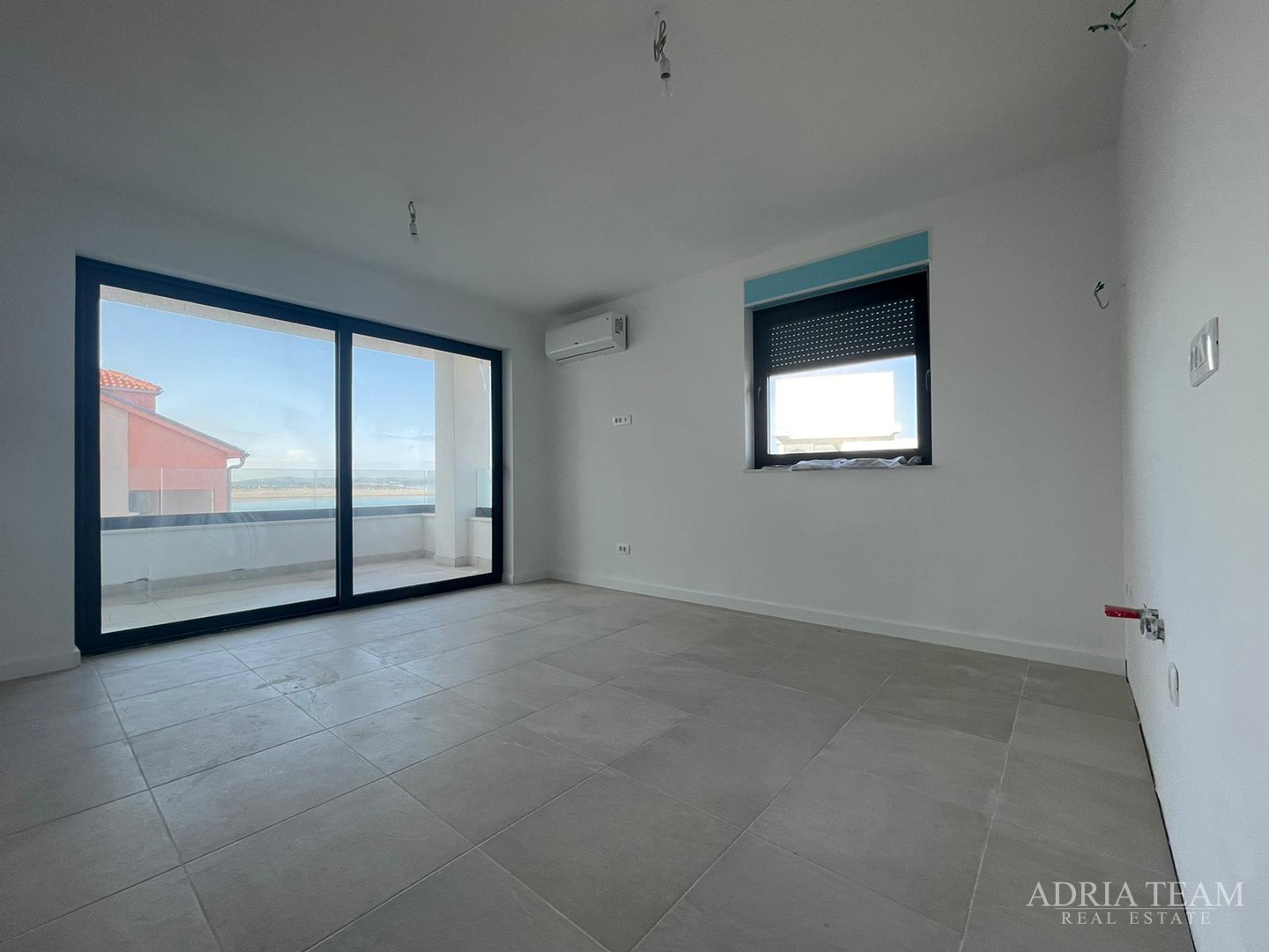 APARTMENT IN NEW CONSTRUCTION, 50 m FROM THE SEA! EXCELLENT POSITION - POVLJANA, PAG