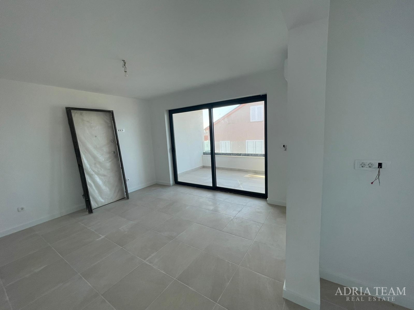 APARTMENT IN NEW CONSTRUCTION, 50 m FROM THE SEA! EXCELLENT POSITION - POVLJANA, PAG
