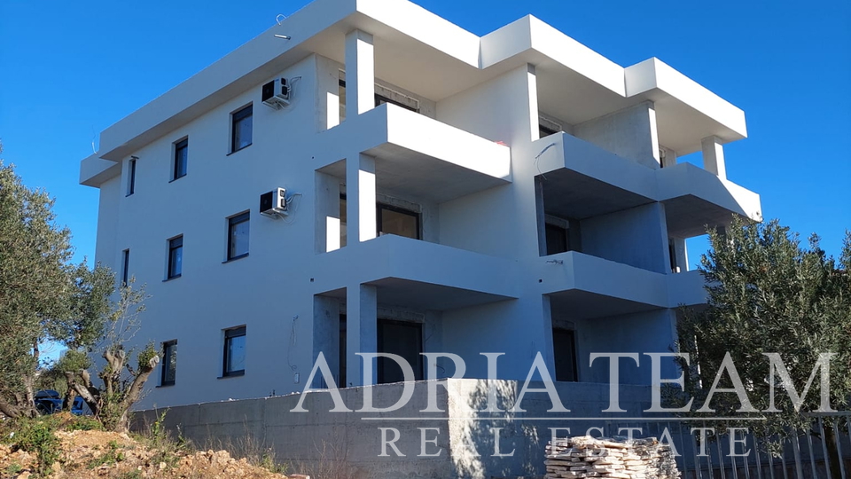 APARTMENT IN NEW CONSTRUCTION, 50 m FROM THE SEA! EXCELLENT POSITION - POVLJANA, PAG