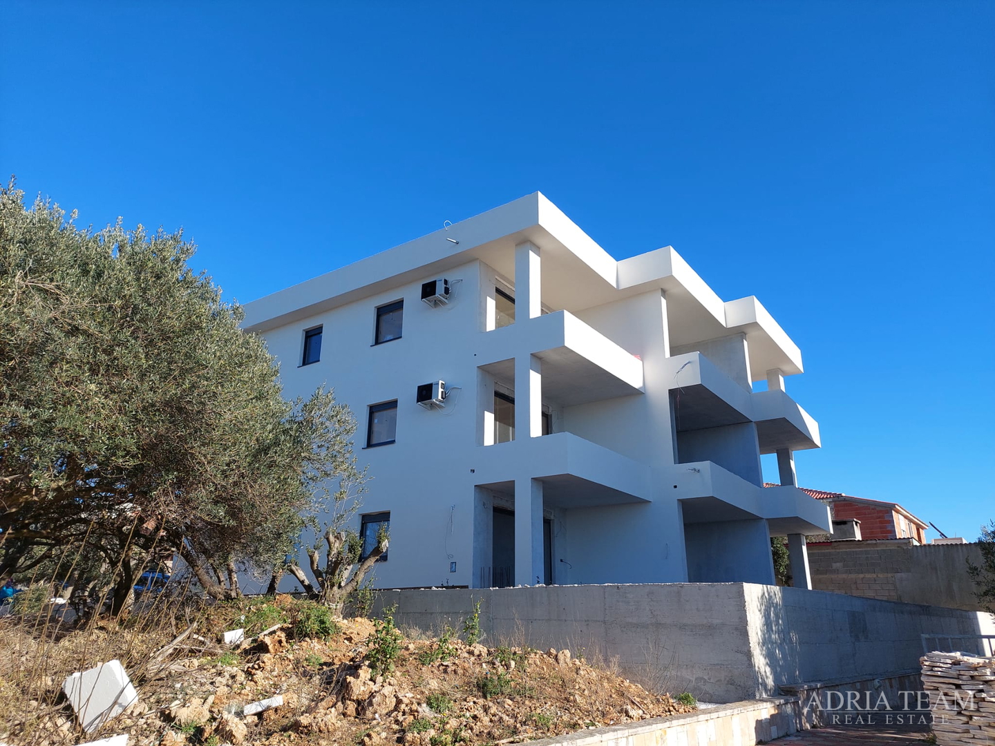 APARTMENT IN NEW CONSTRUCTION, 50 m FROM THE SEA! EXCELLENT POSITION - POVLJANA, PAG