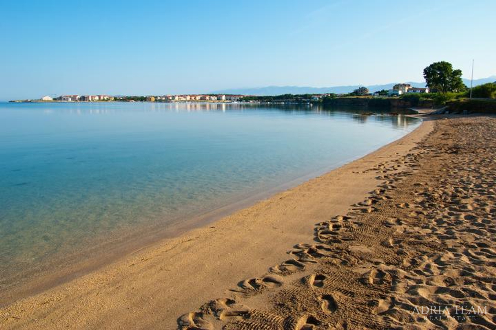 APARTMENT IN NEW CONSTRUCTION, 50 m FROM THE SEA! EXCELLENT POSITION - POVLJANA, PAG