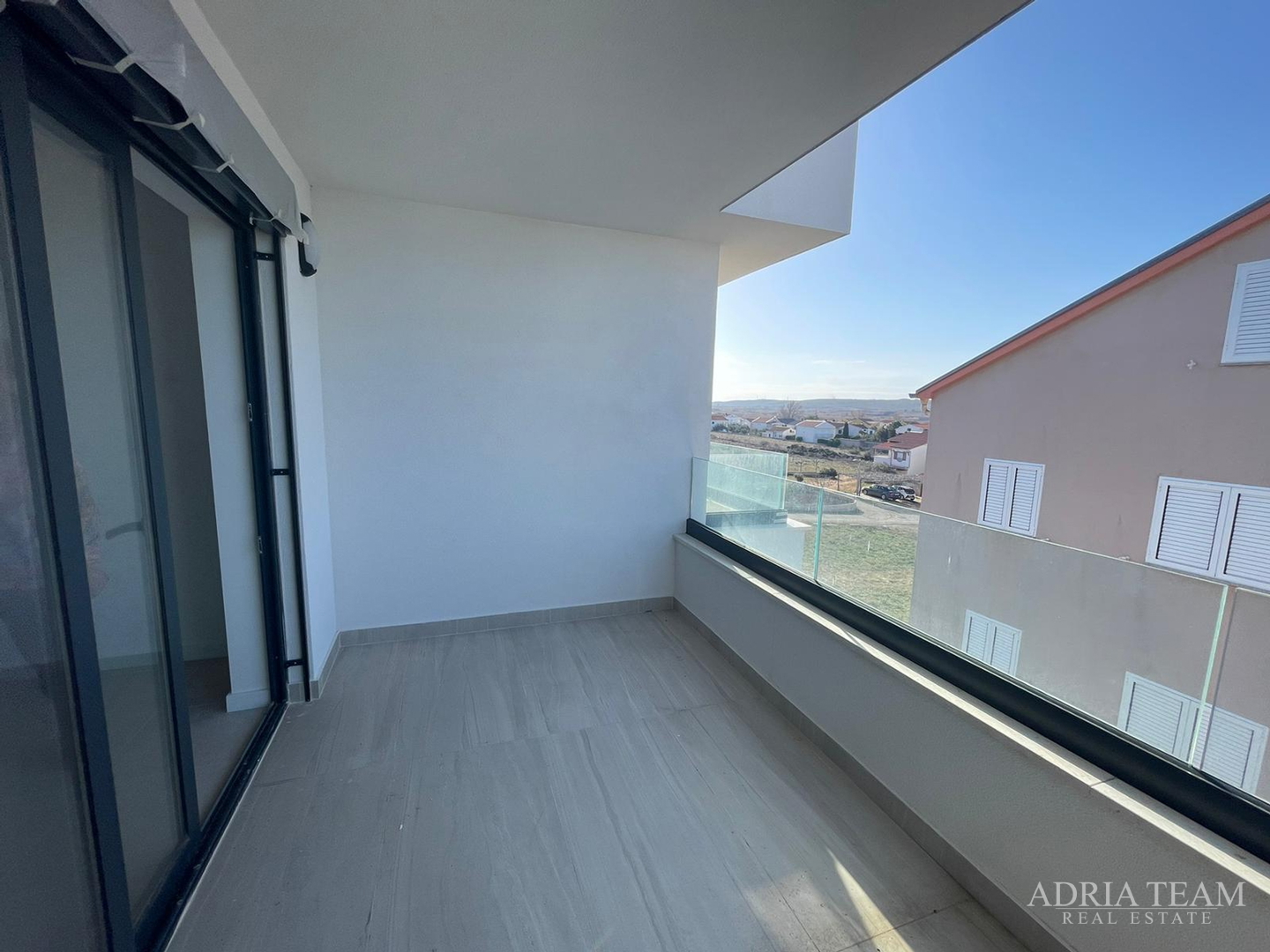 APARTMENT IN NEW CONSTRUCTION, 50 m FROM THE SEA! EXCELLENT POSITION - POVLJANA, PAG