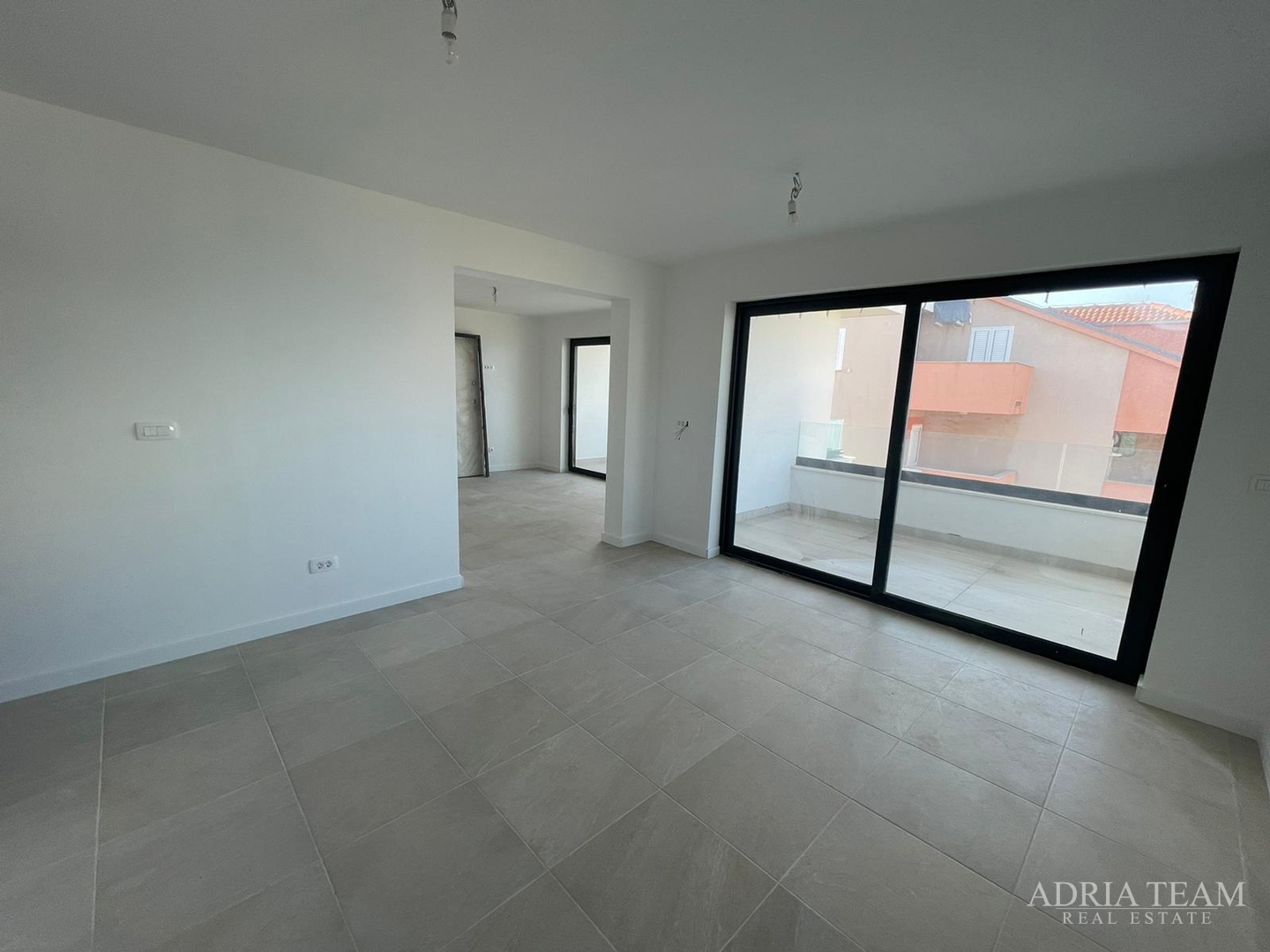 APARTMENT IN NEW CONSTRUCTION, 50 m FROM THE SEA! EXCELLENT POSITION - POVLJANA, PAG