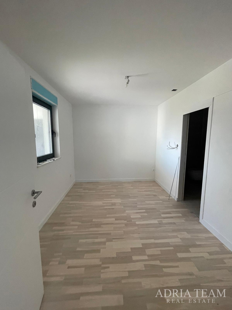 APARTMENT IN NEW CONSTRUCTION, 50 m FROM THE SEA! EXCELLENT POSITION - POVLJANA, PAG