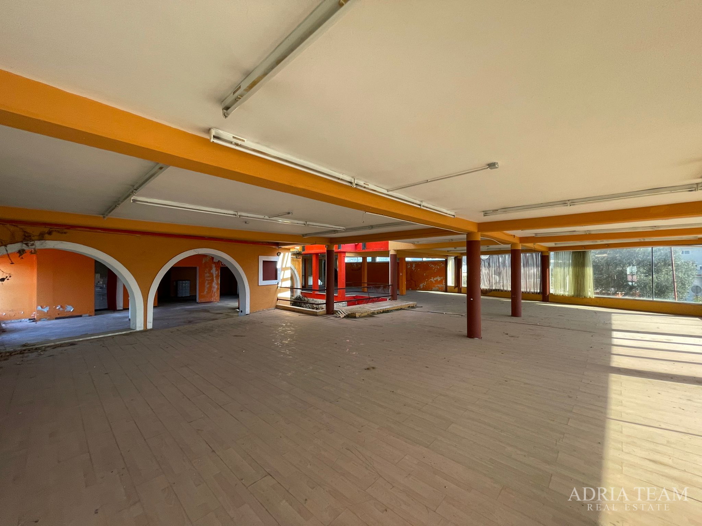 STAMBENO-POSLOVNI KOMPLEKS, IZVRSNA PRILIKA ZA INVESTICIJU! ZADAR