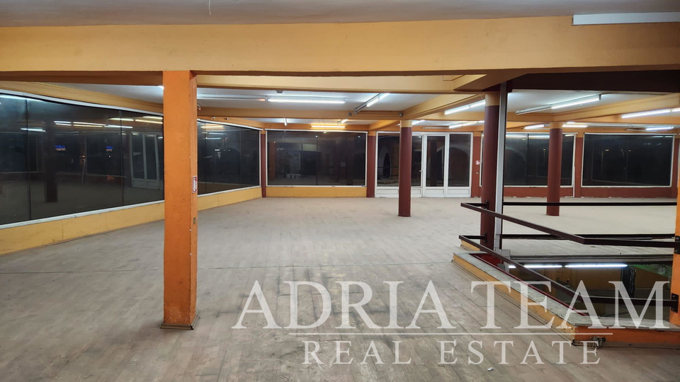 RESIDENTIAL-COMMERCIAL COMPLEX, EXCELLENT OPPORRTUNITY FOR INVESTMENT! ZADAR