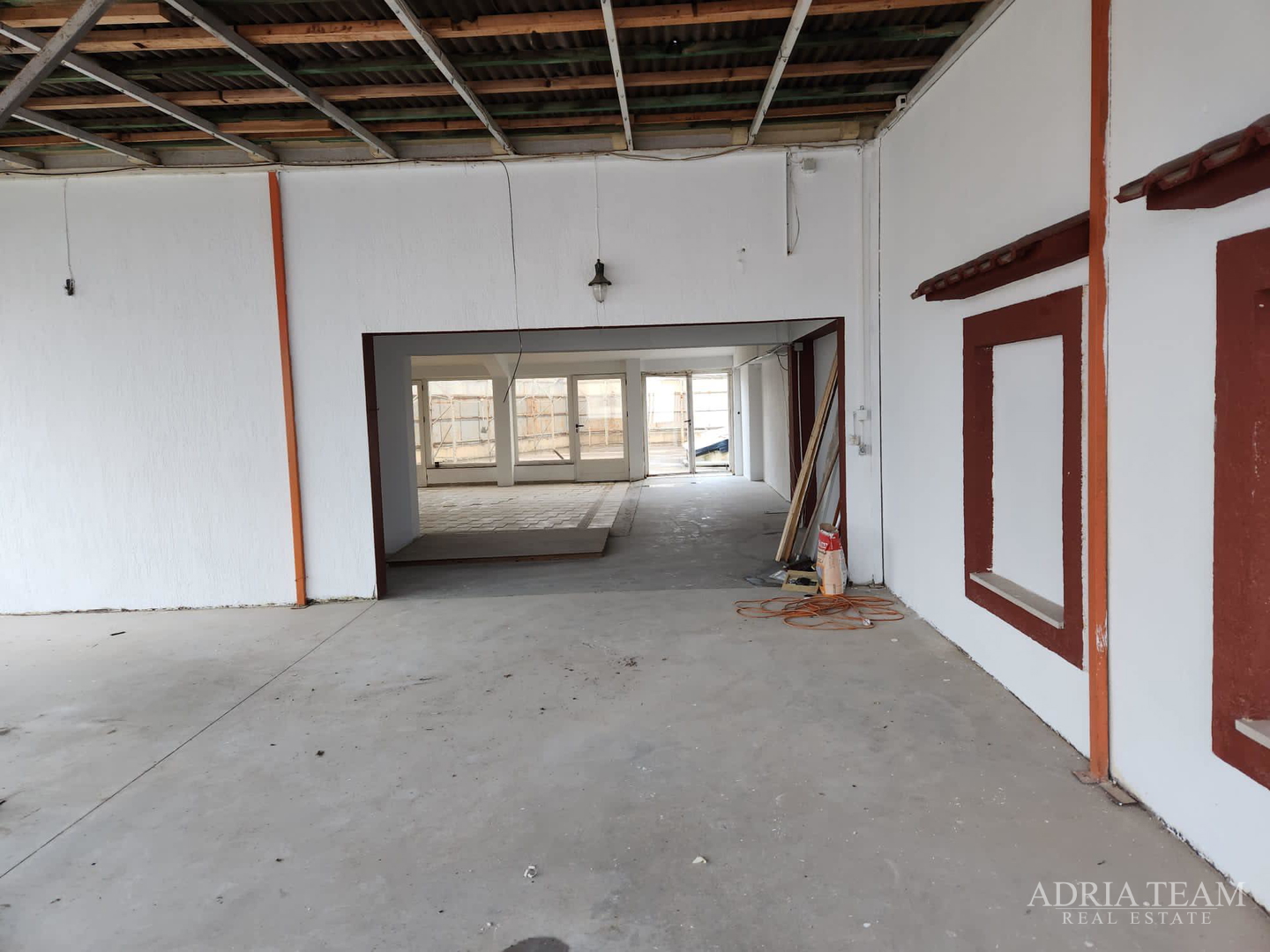 STAMBENO-POSLOVNI KOMPLEKS, IZVRSNA PRILIKA ZA INVESTICIJU! ZADAR