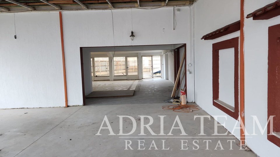 RESIDENTIAL-COMMERCIAL COMPLEX, EXCELLENT OPPORRTUNITY FOR INVESTMENT! ZADAR