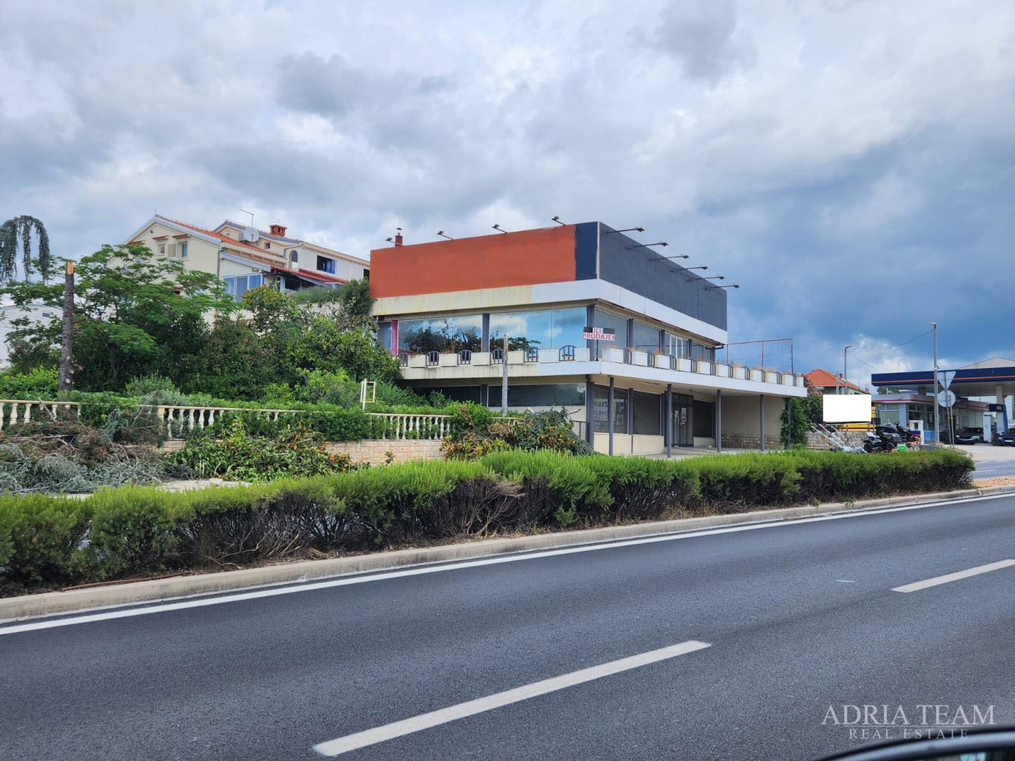 STAMBENO-POSLOVNI KOMPLEKS, IZVRSNA PRILIKA ZA INVESTICIJU! ZADAR