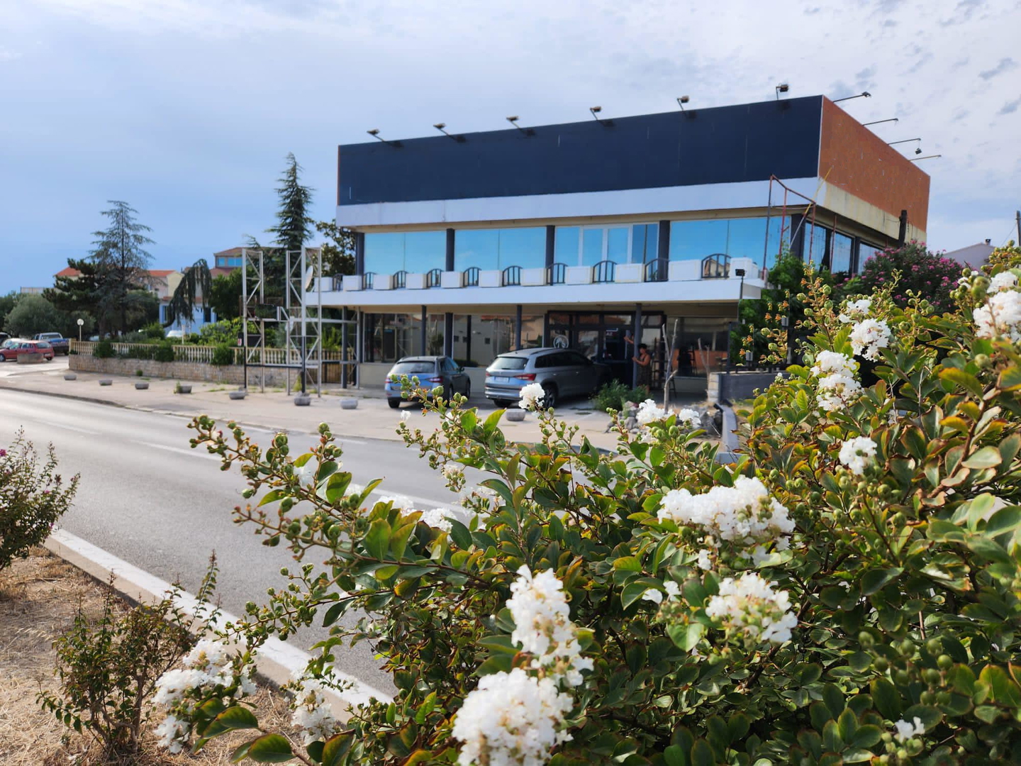 STAMBENO-POSLOVNI KOMPLEKS, IZVRSNA PRILIKA ZA INVESTICIJU! ZADAR