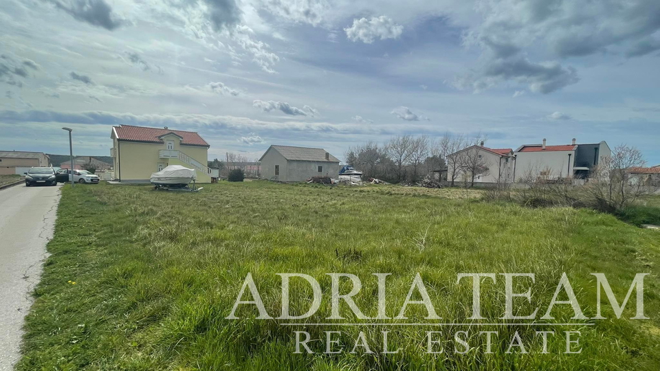 BUILDING LAND WITH PERMIT FOR VILLA WITH POOL, LJUBAČ - RAŽANAC