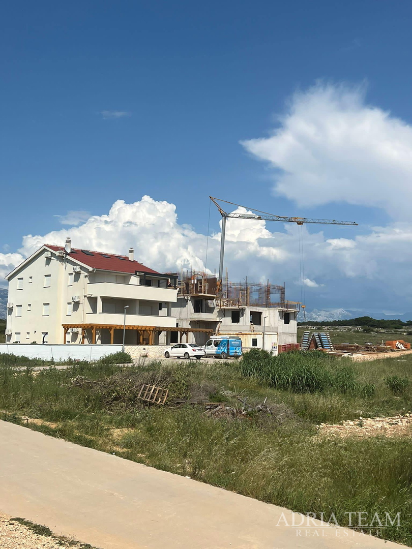 APARTMANI NA IZVRSNOJ LOKACIJI U URBANOJ VILI, NOVOGRADNJA - POVLJANA, PAG