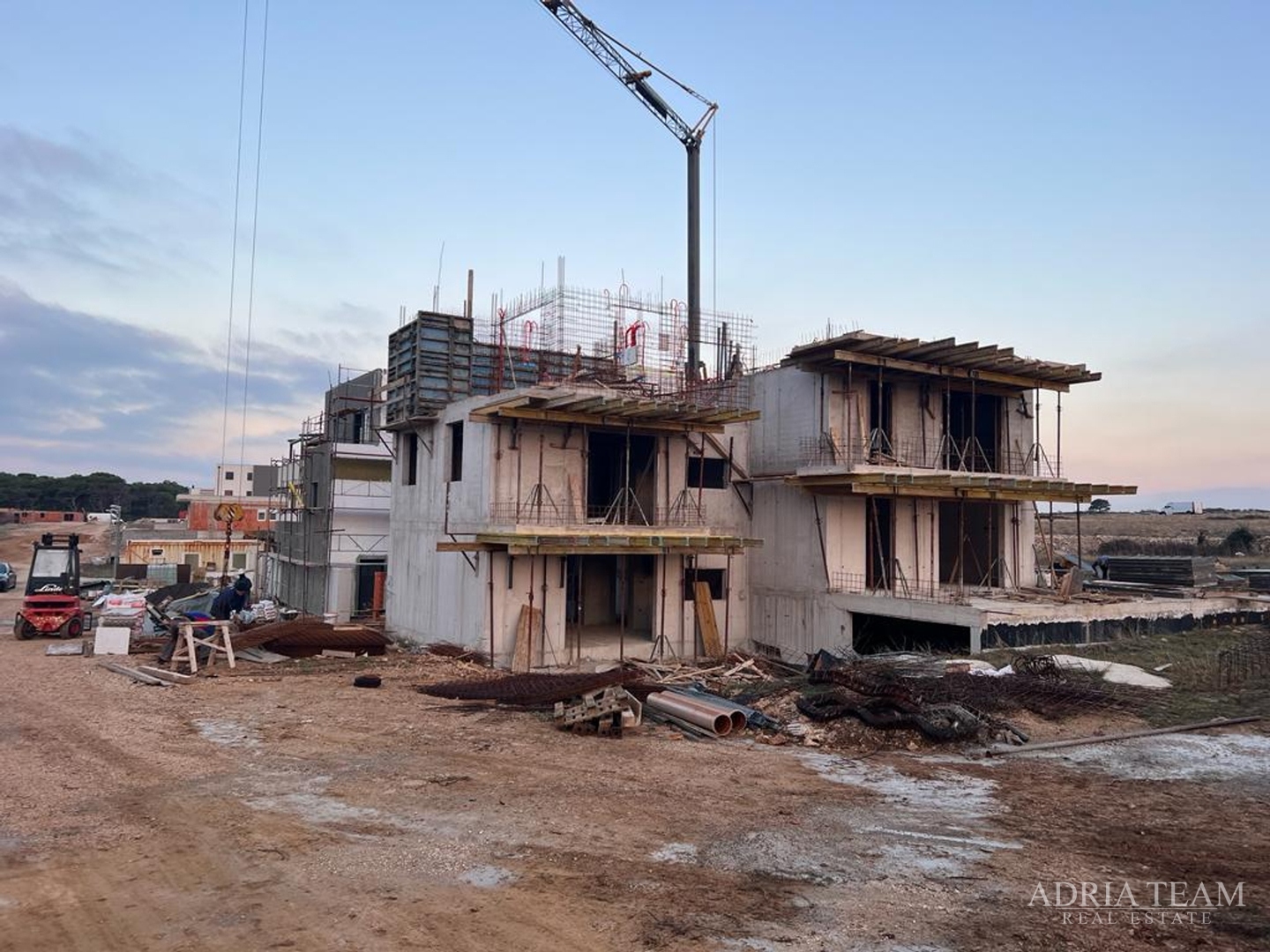 APARTMANI NA IZVRSNOJ LOKACIJI U URBANOJ VILI, NOVOGRADNJA - POVLJANA, PAG