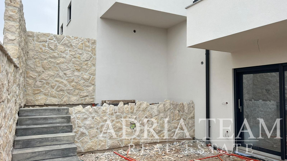 APARTMENTS ON EXCELLENT LOCATION IN URBAN VILLA, NEW CONSTRUCTION - POVLJANA, PAG