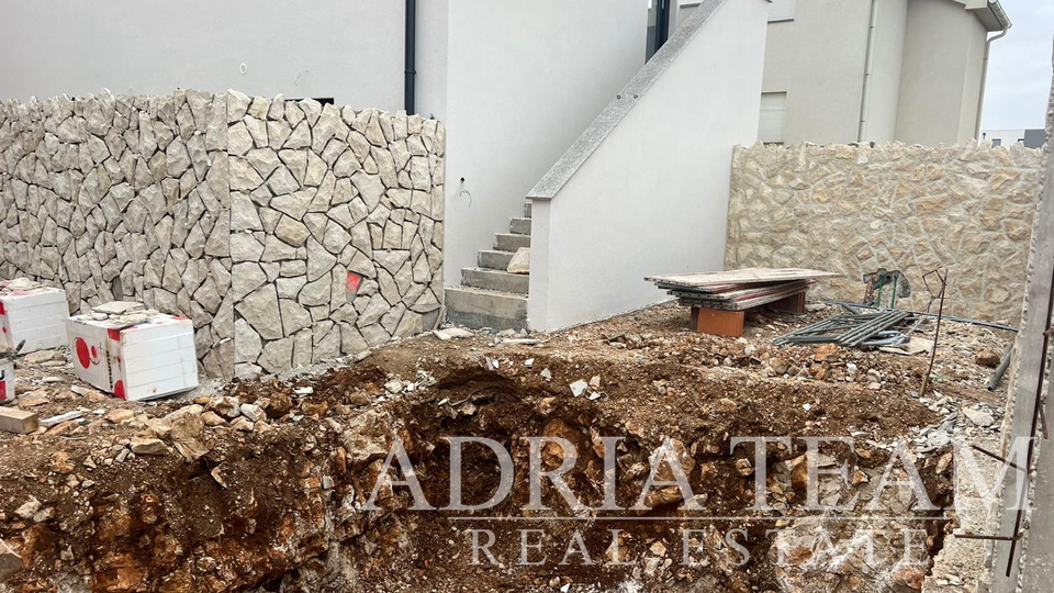 APARTMENTS ON EXCELLENT LOCATION IN URBAN VILLA, NEW CONSTRUCTION - POVLJANA, PAG