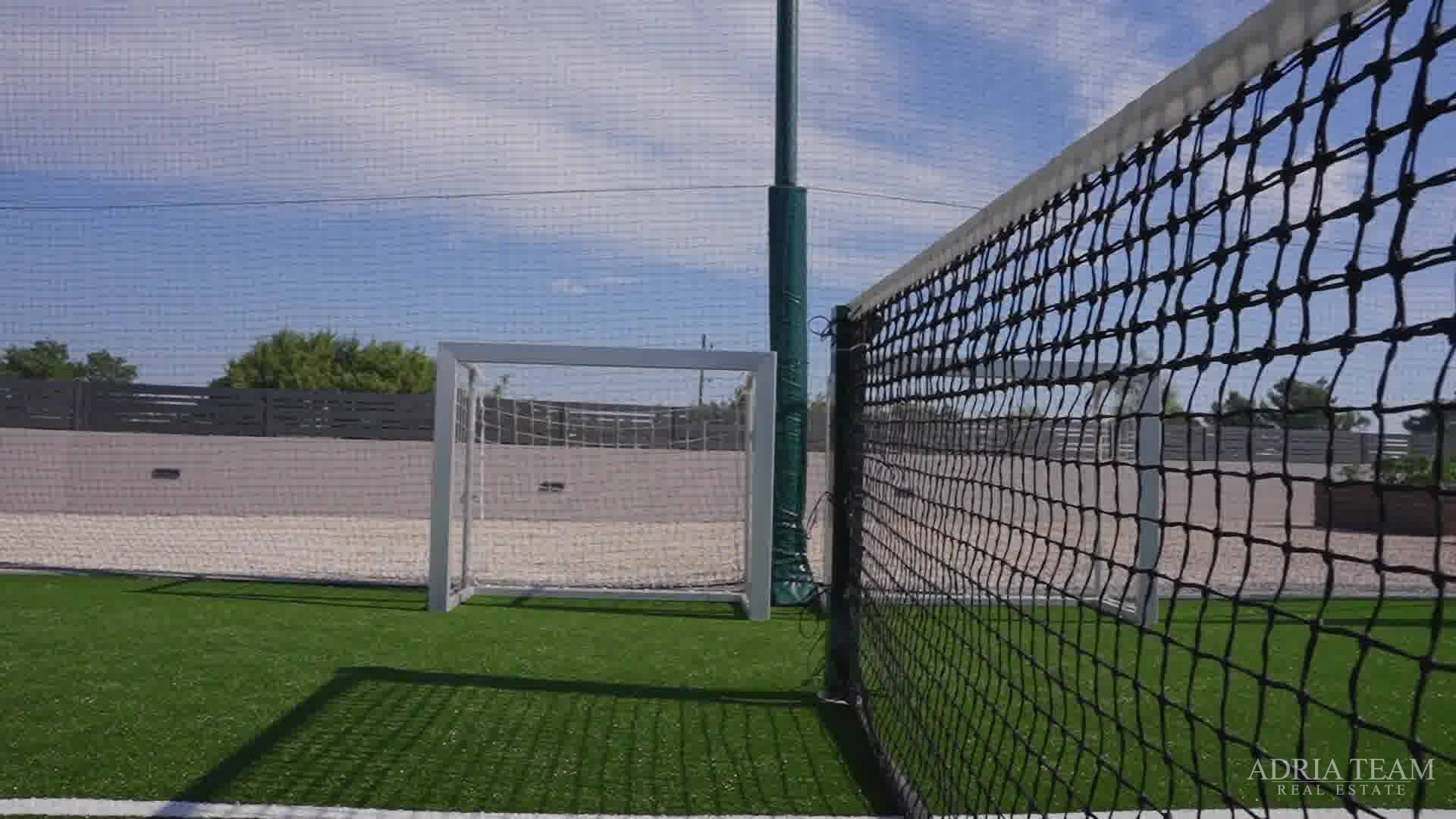 VILA S POMOĆNIM OBJEKTOM, BAZENOM I SPORTSKIM TERENOM , MIRNA I TIHA POZICIJA OKRUŽENA PRIRODOM!   POLJICA-BRIG - ZADAR