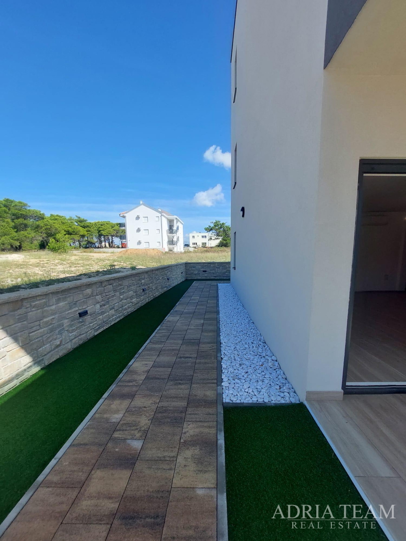 MODERNI APARTMANI U NOVOGRADNJI - POVLJANA, PAG (ZAPAD)