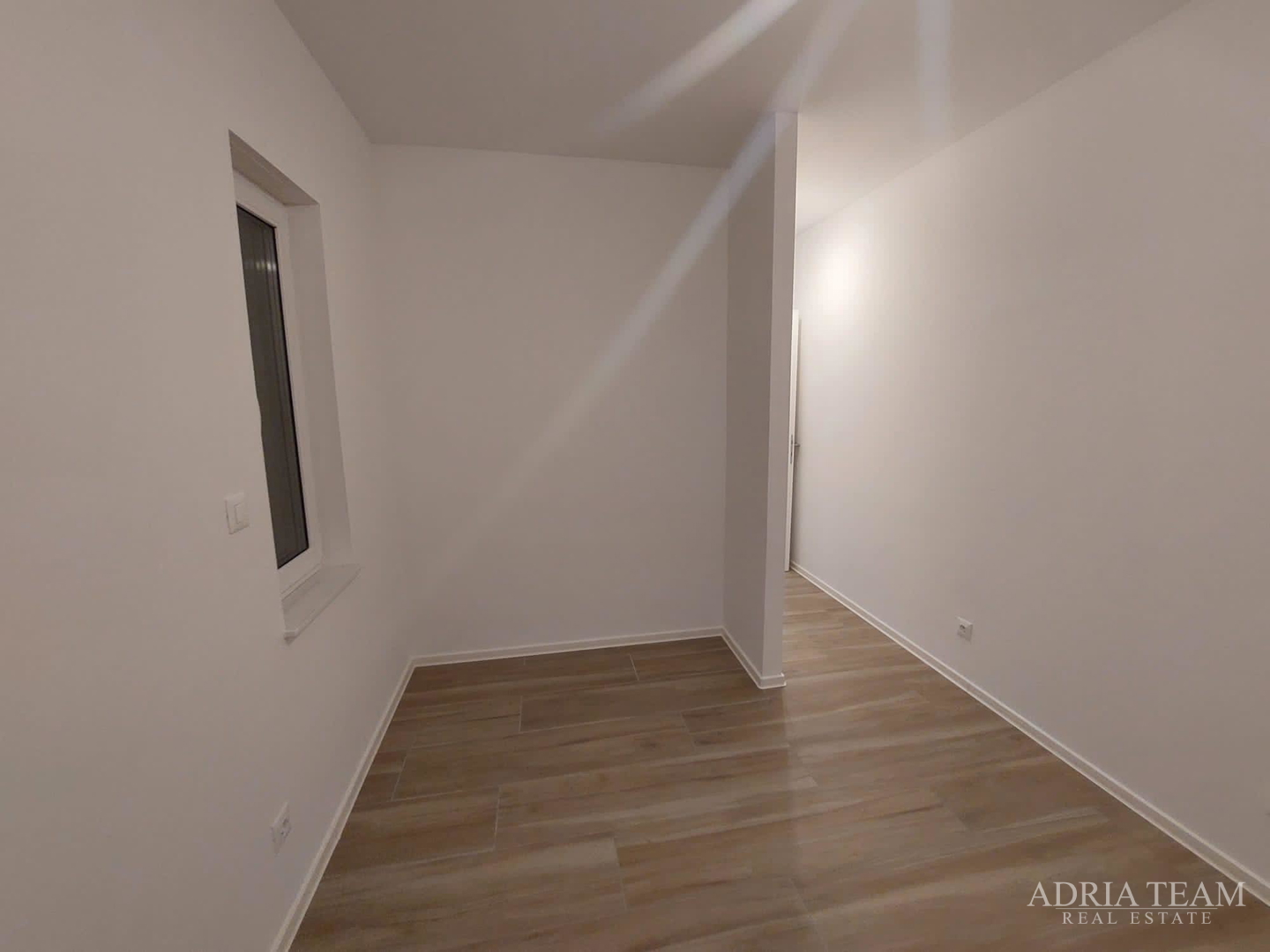 MODERNI APARTMANI U NOVOGRADNJI - POVLJANA, PAG (ZAPAD)