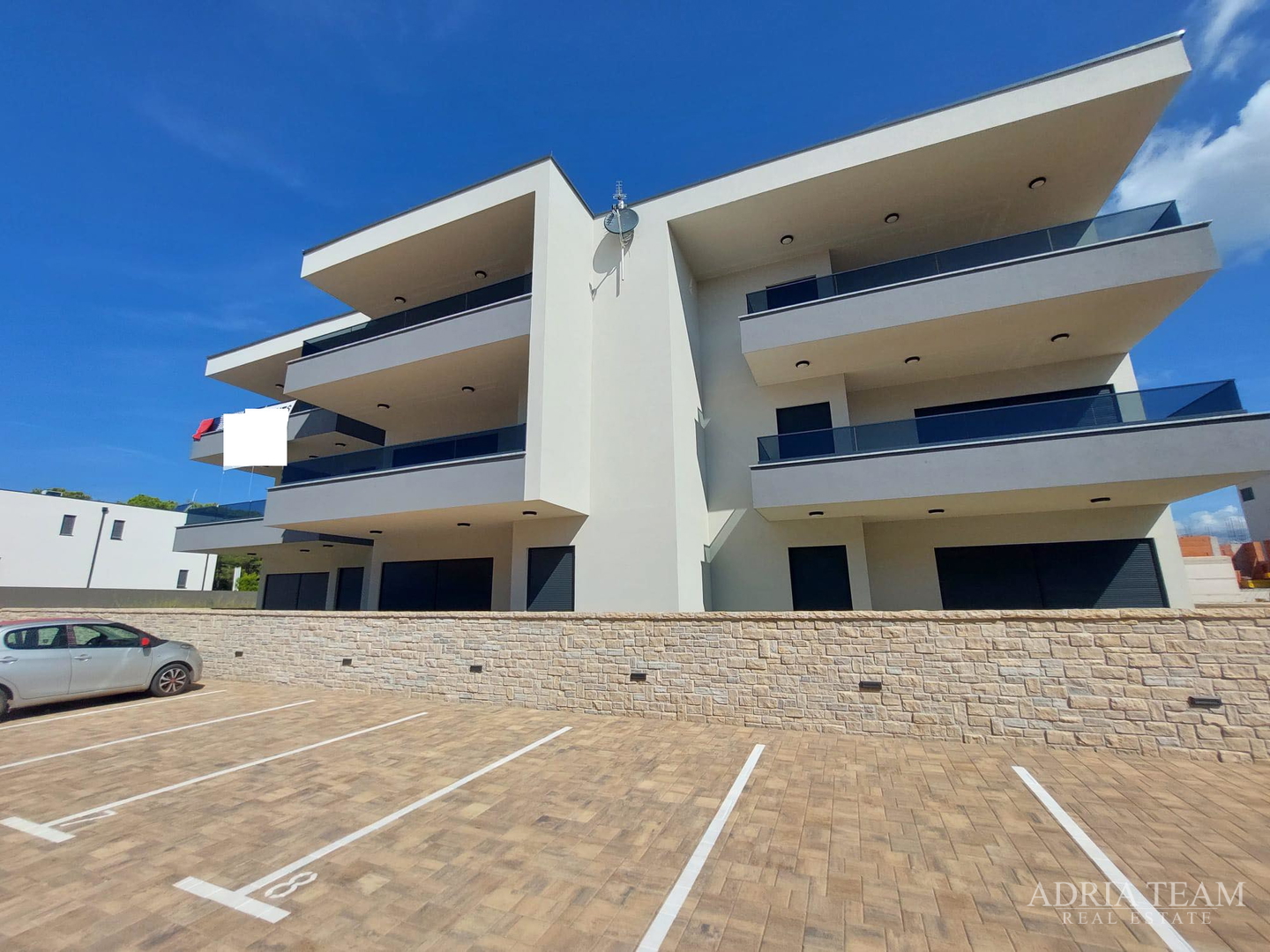 MODERNI APARTMANI U NOVOGRADNJI - POVLJANA, PAG (ZAPAD)