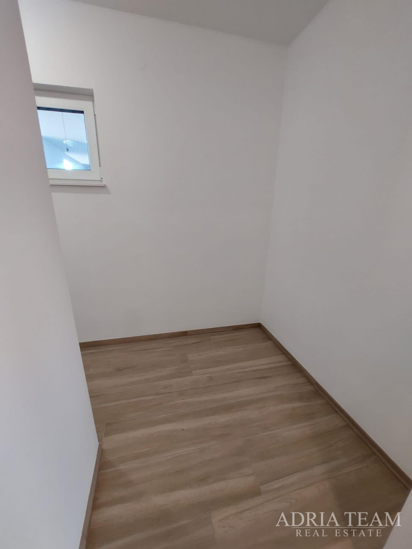 MODERNI APARTMANI U NOVOGRADNJI - POVLJANA, PAG (ZAPAD)