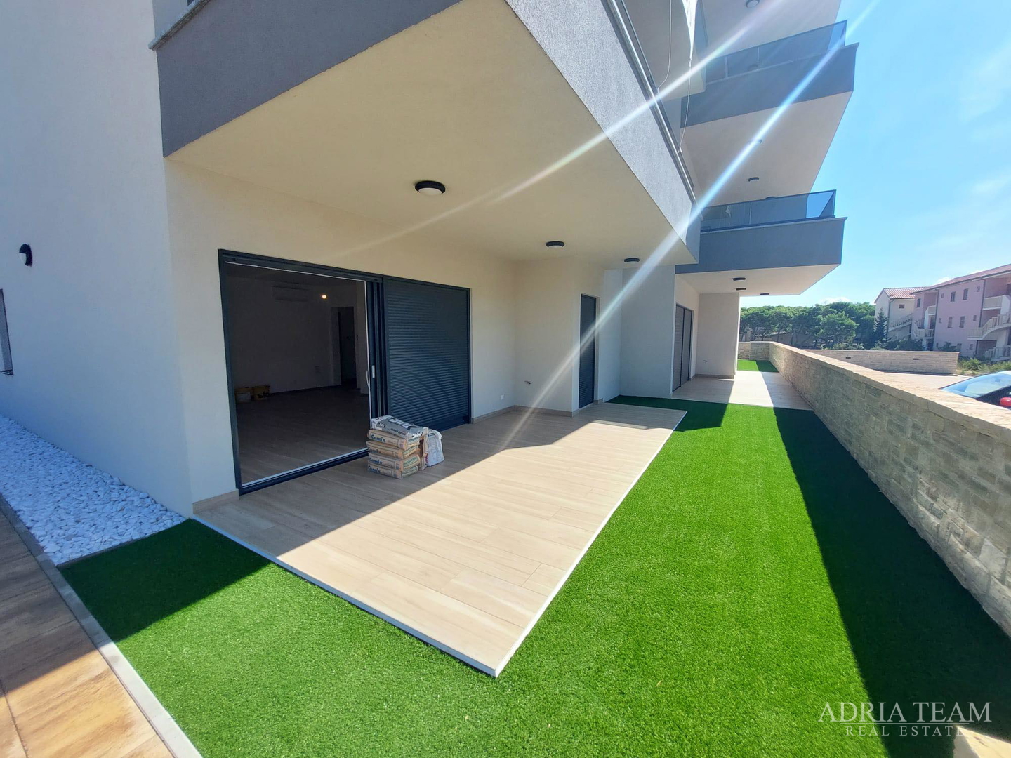 MODERNI APARTMANI U NOVOGRADNJI - POVLJANA, PAG (ZAPAD)