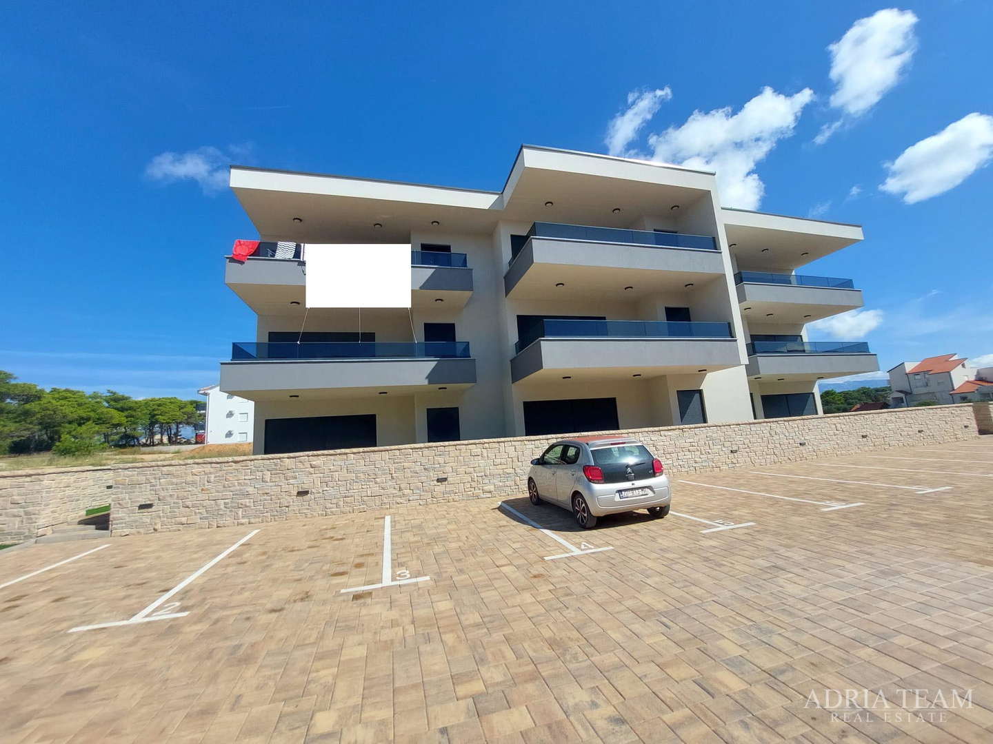 MODERNI APARTMANI U NOVOGRADNJI - POVLJANA, PAG (ZAPAD)