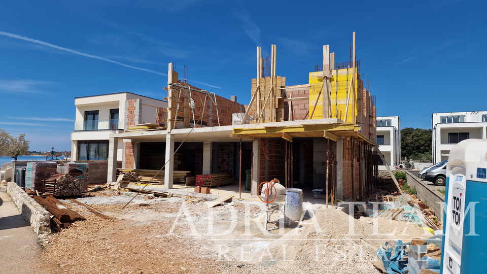 APARTMENTS, NEW BUILDING, FIRST ROW TO THE SEA - VIR, SOUTH SIDE, CENTER