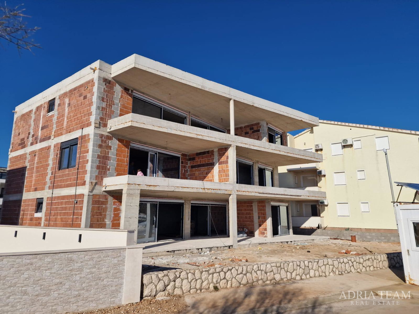 APARTMENTS, NEW CONSTRUCTION, FIRST ROW TO THE SEA - VIR, SOUTH SIDE, CENTER