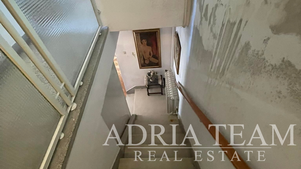 SALE!!!!TERRACED HOUSE - 143 m2, IDEAL OPPORTUNITY FOR HOSTEL OR ROOMS TO RENT! PENINSULA - ZADAR