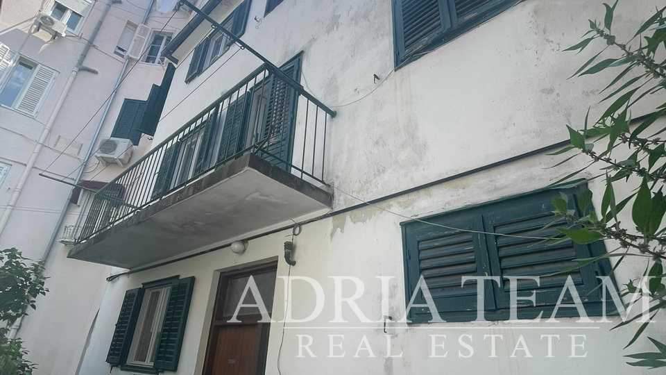 SALE!!!!TERRACED HOUSE - 143 m2, IDEAL OPPORTUNITY FOR HOSTEL OR ROOMS TO RENT! PENINSULA - ZADAR