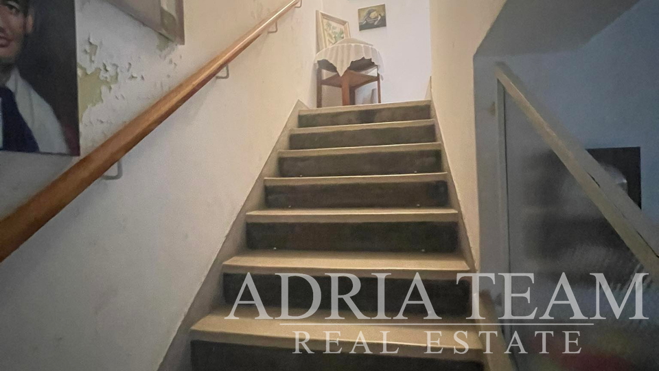 SALE!!!!TERRACED HOUSE - 143 m2, IDEAL OPPORTUNITY FOR HOSTEL OR ROOMS TO RENT! PENINSULA - ZADAR