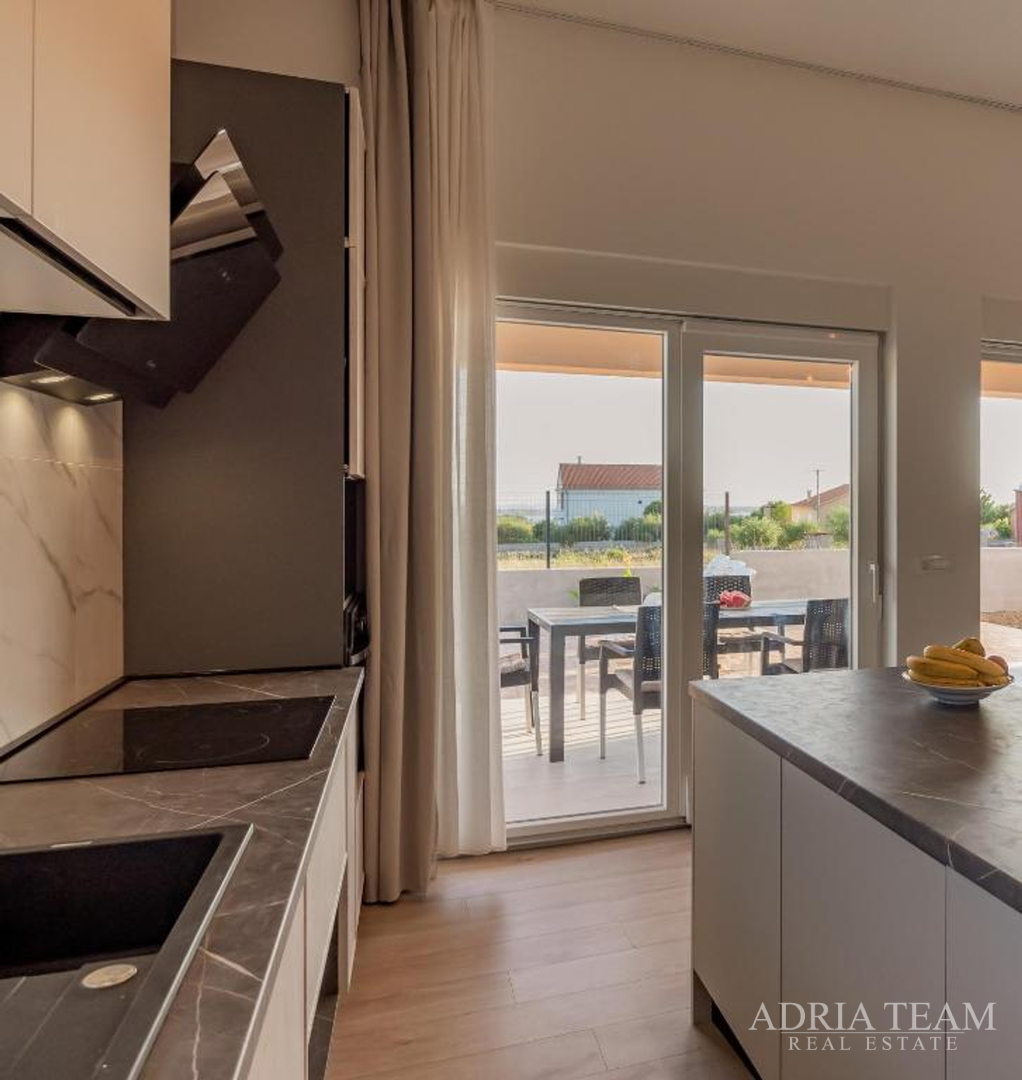 HOUSE WITH A POOL, QUIET AND PEACEFUL LOCATION, VRSI - ZADAR