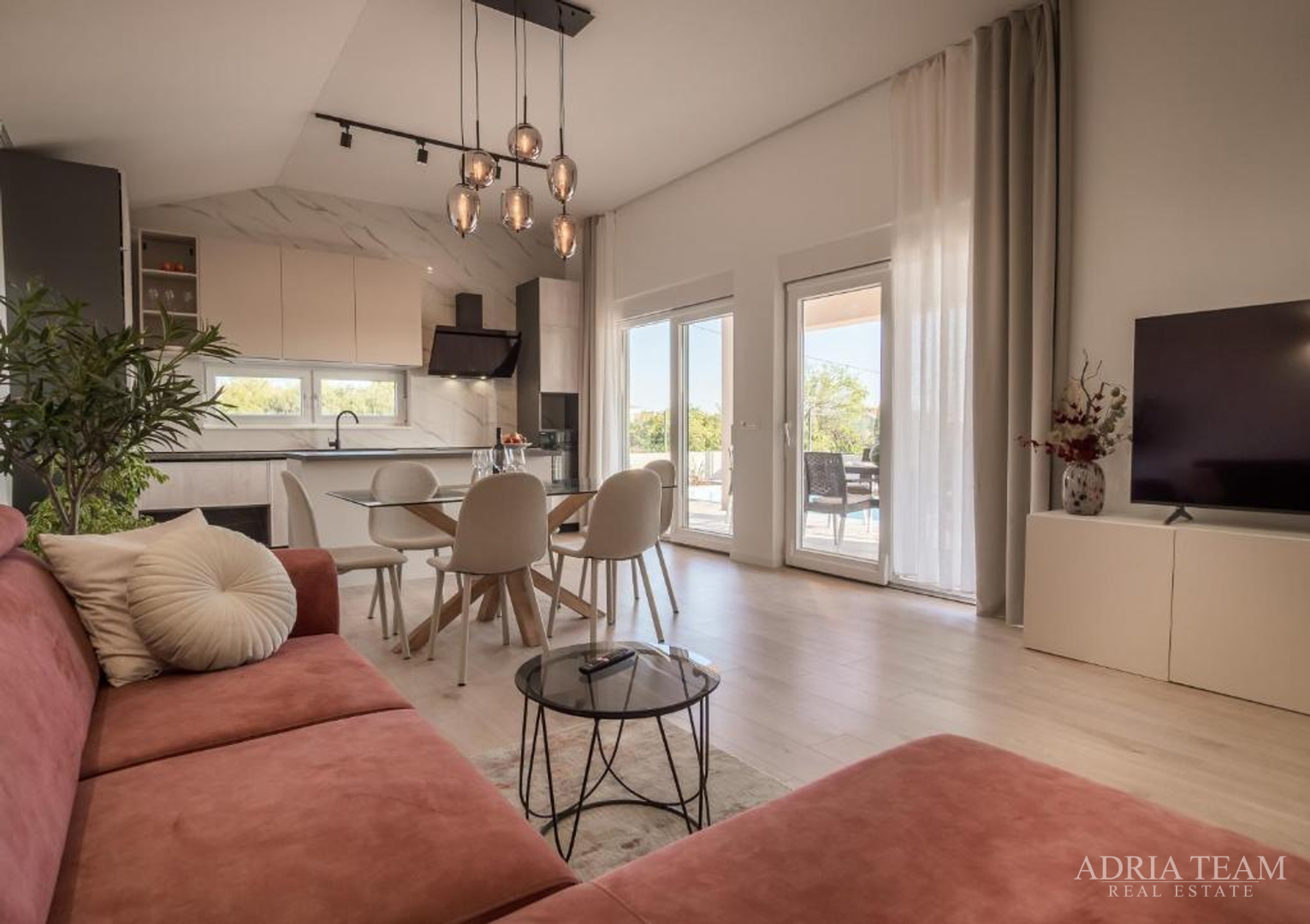 HOUSE WITH A POOL, QUIET AND PEACEFUL LOCATION, VRSI - ZADAR