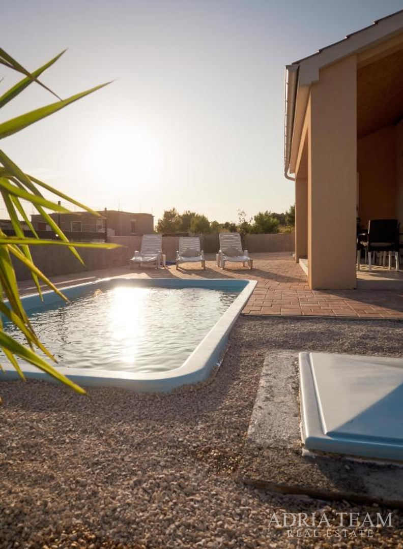 HOUSE WITH A POOL, QUIET AND PEACEFUL LOCATION, VRSI - ZADAR
