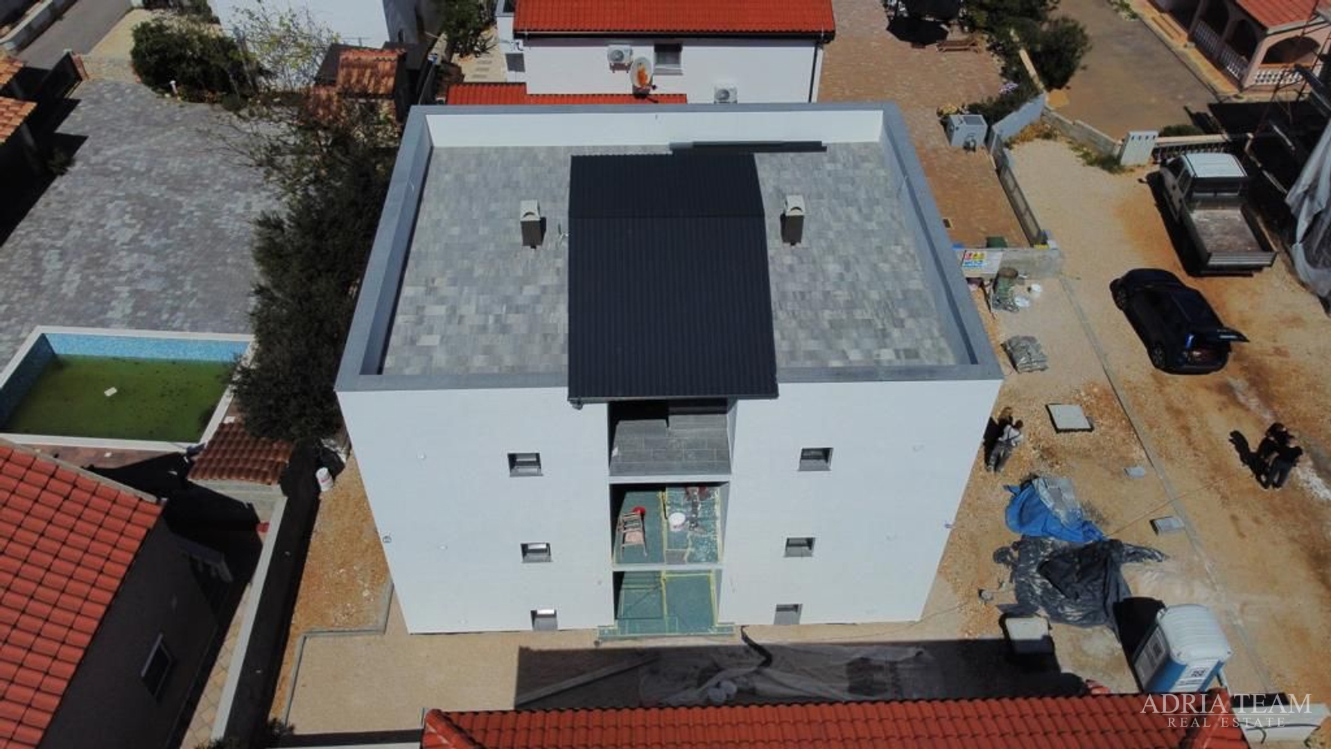 KUĆA SA 6 STAMBENIH JEDINICA, 70 m OD MORA - VIR