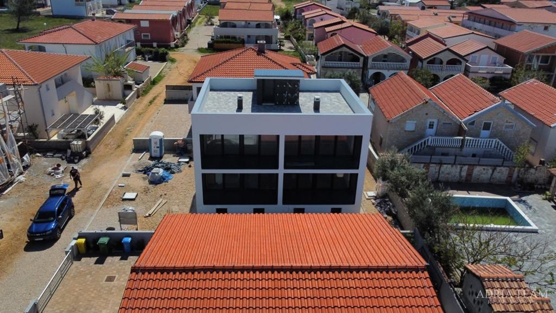 KUĆA SA 6 STAMBENIH JEDINICA, 70 m OD MORA - VIR