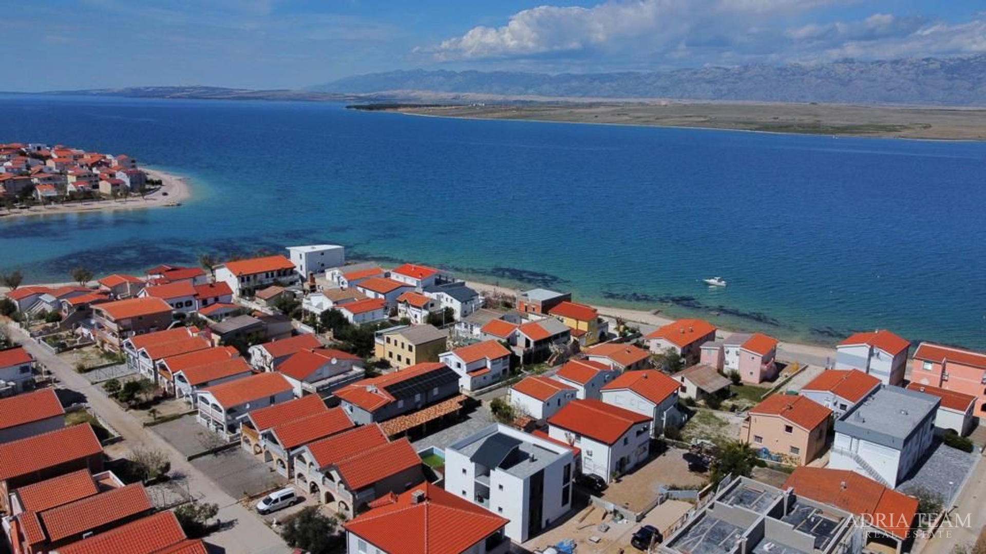 KUĆA SA 6 STAMBENIH JEDINICA, 70 m OD MORA - VIR