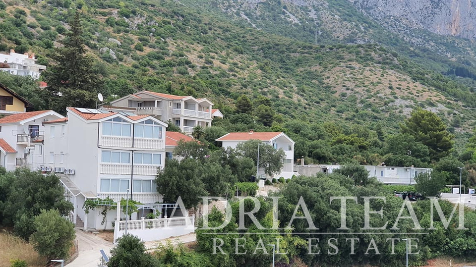 HOTEL S VÝHLEDEM NA MOŘE - GRADAC, MAKARSKÁ RIVIÉRA