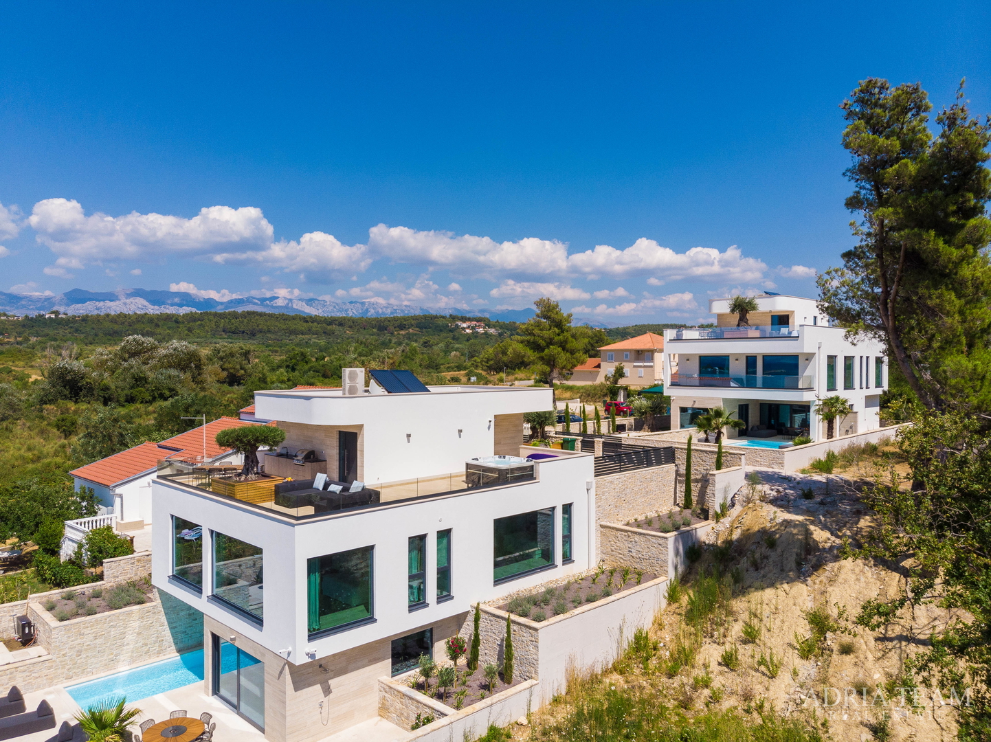 LUKSUZNA VILA U PRVOM REDU DO MORA - LJUBAČ