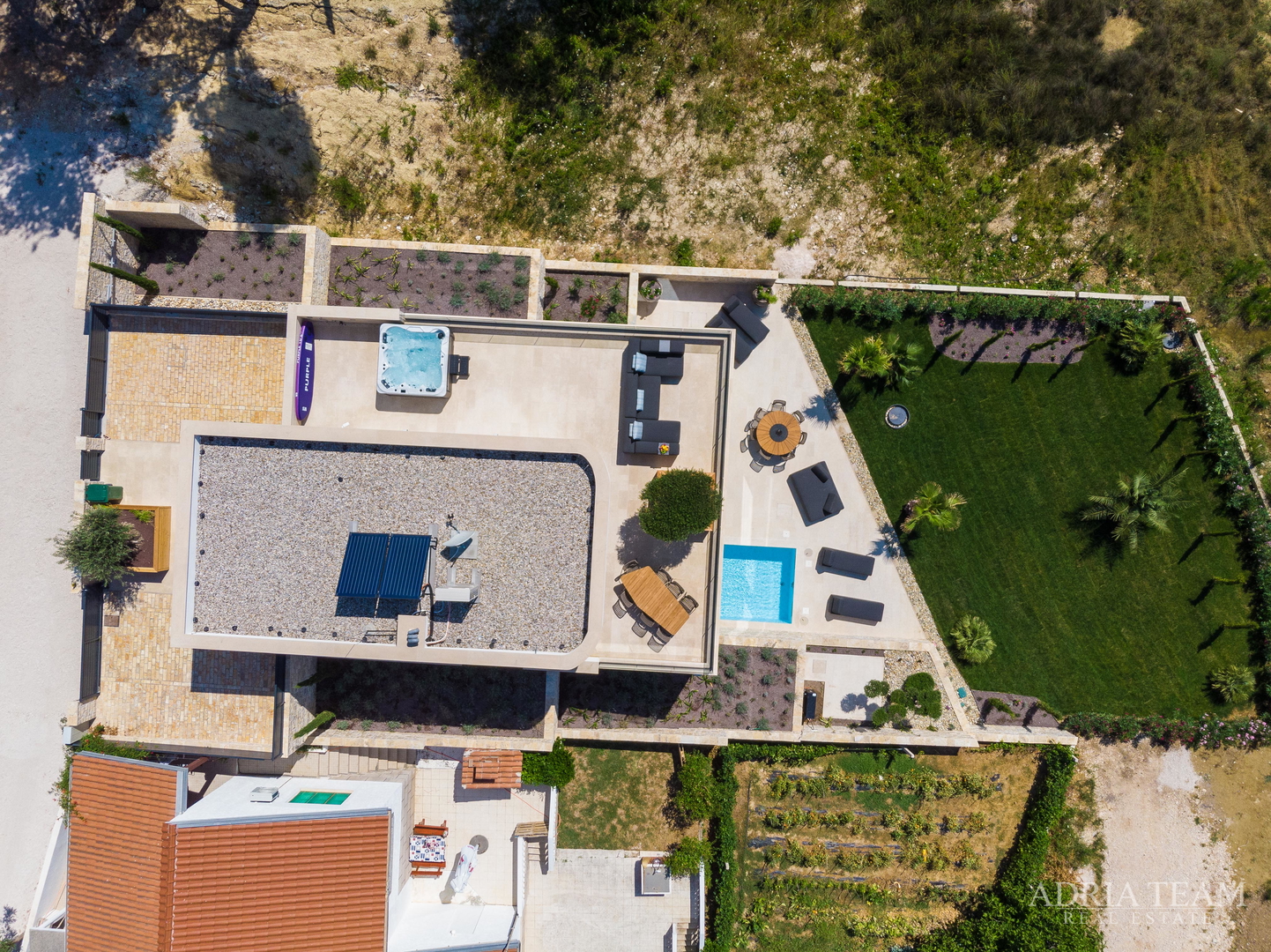 LUKSUZNA VILA U PRVOM REDU DO MORA - LJUBAČ