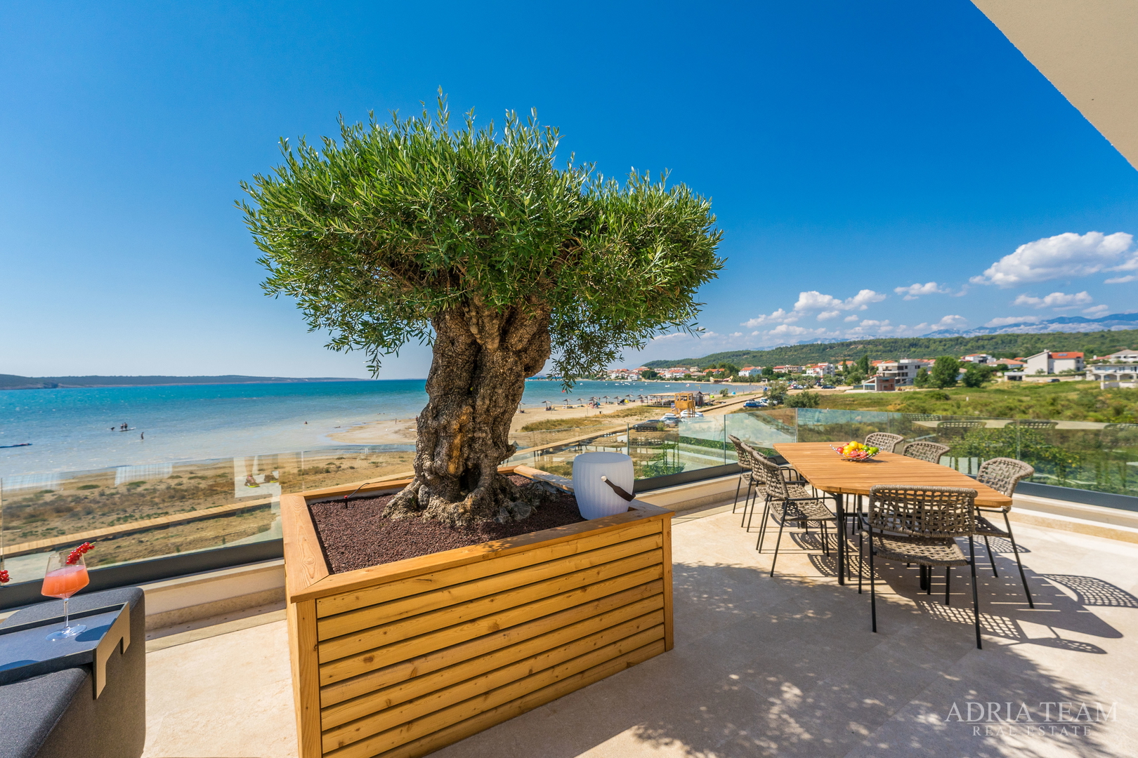 LUKSUZNA VILA U PRVOM REDU DO MORA - LJUBAČ