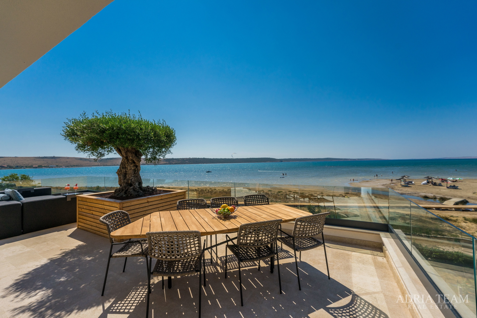 LUKSUZNA VILA U PRVOM REDU DO MORA - LJUBAČ