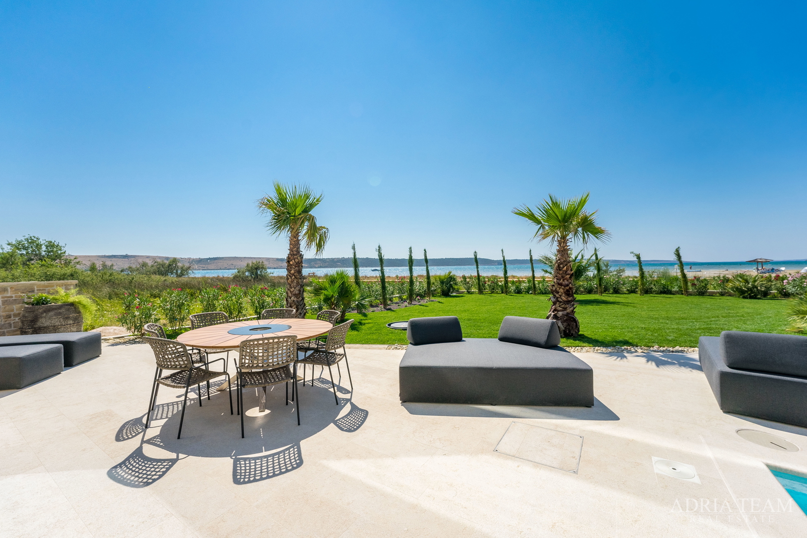 LUKSUZNA VILA U PRVOM REDU DO MORA - LJUBAČ