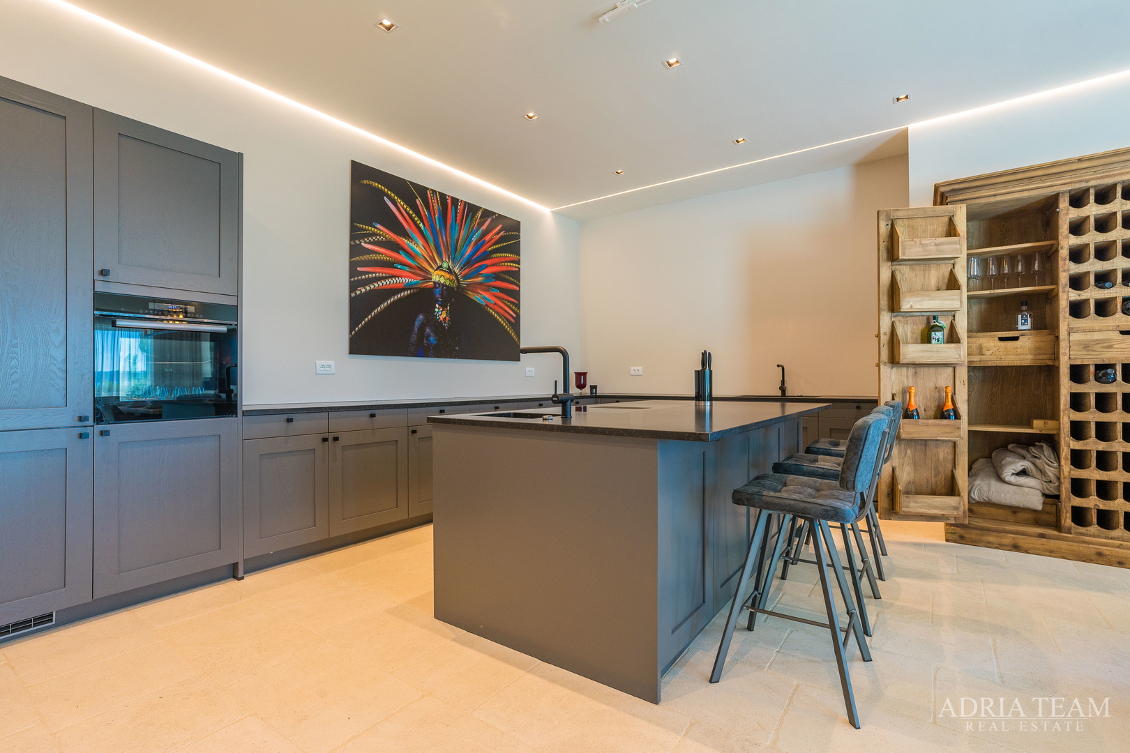 LUKSUZNA VILA U PRVOM REDU DO MORA - LJUBAČ