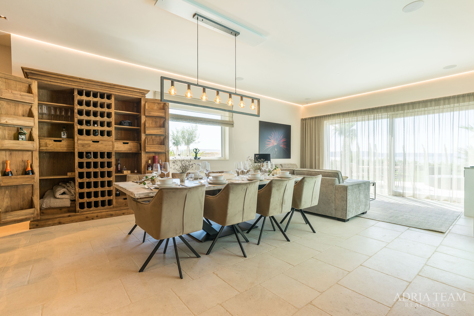 LUKSUZNA VILA U PRVOM REDU DO MORA - LJUBAČ