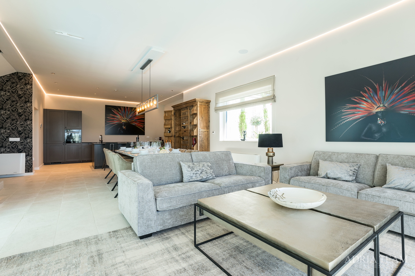 LUKSUZNA VILA U PRVOM REDU DO MORA - LJUBAČ