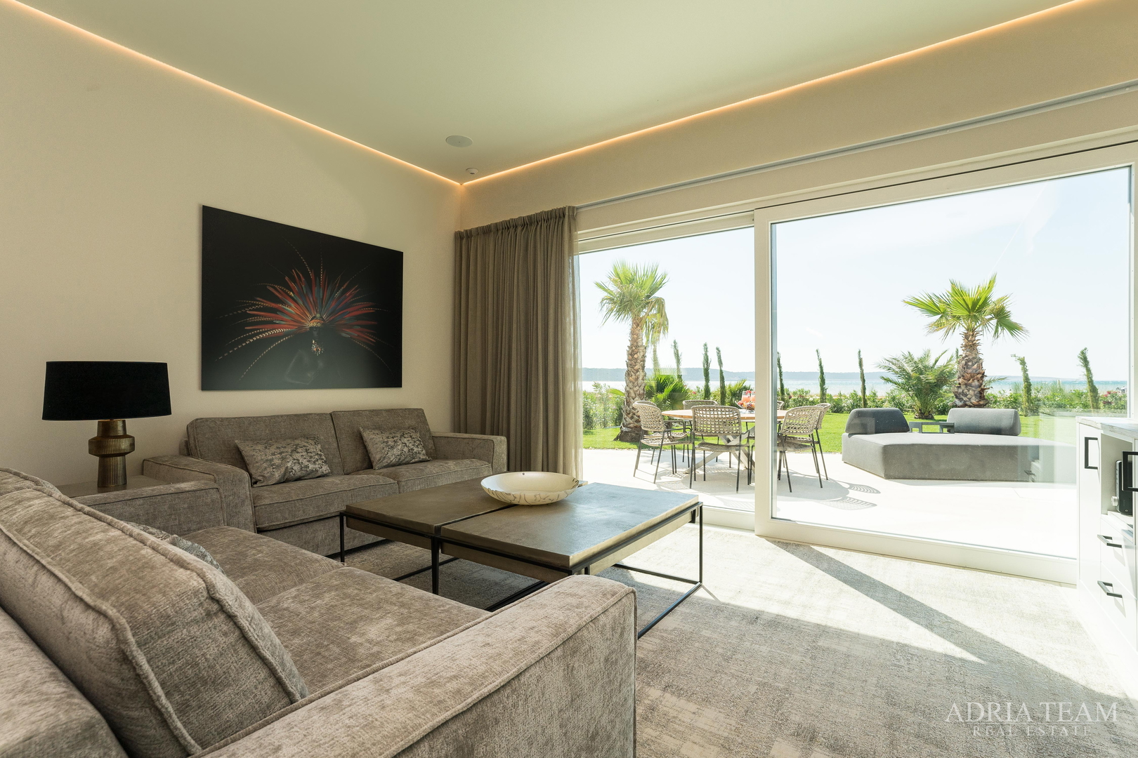 LUKSUZNA VILA U PRVOM REDU DO MORA - LJUBAČ